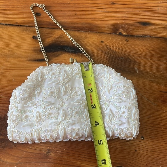White beaded clutch by Debbie division of John wind Imports made in Hong Kong - Picture 12 of 12